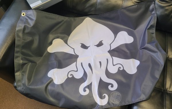 Hoist the flag - Cthulhu crossbones (PRESALE)